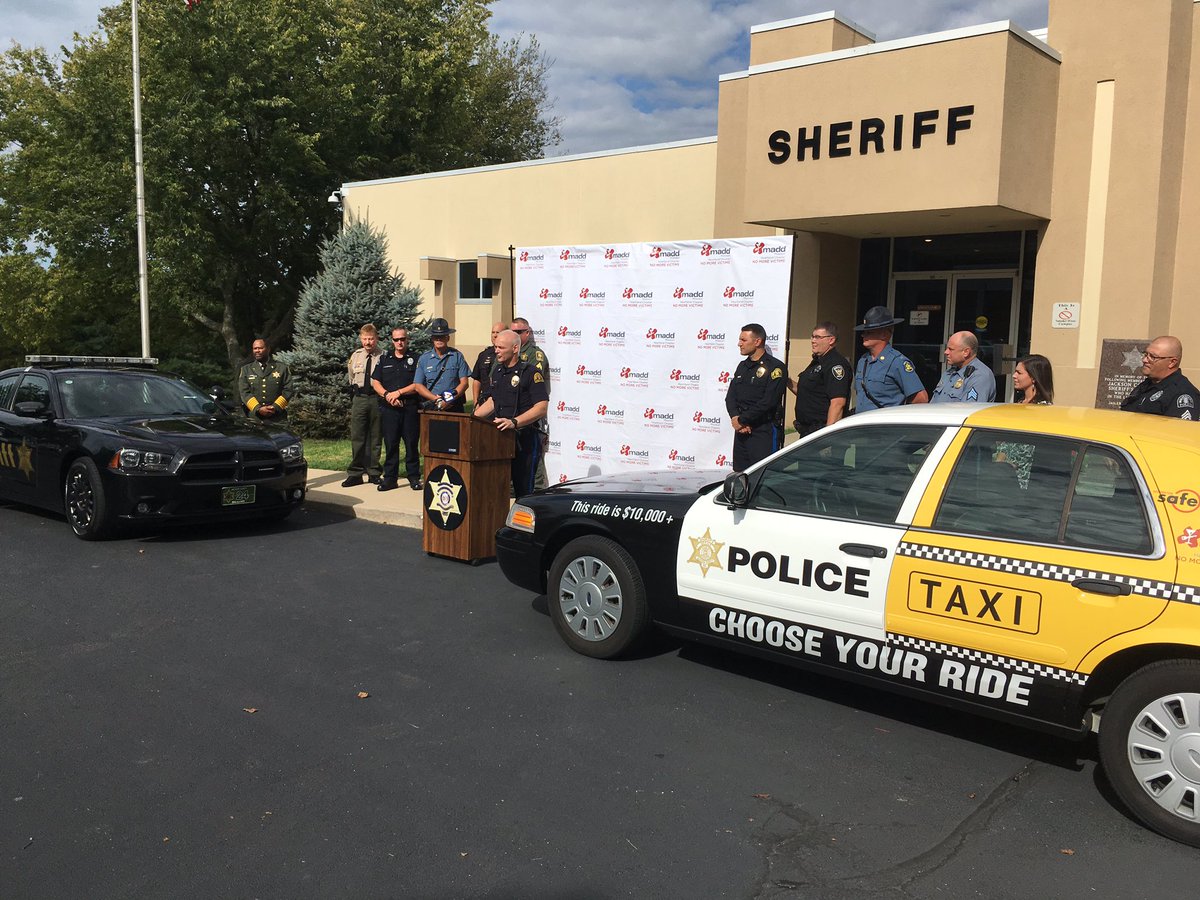 MoDOT_KC's tweet photo. We're at our partners kickoff campaign event, Choose Your Ride in hopes of getting drunk drivers off the road. @MADDOnline @sheriffforte @JCSheriffOffice https://t.co/puZtwEFuXd