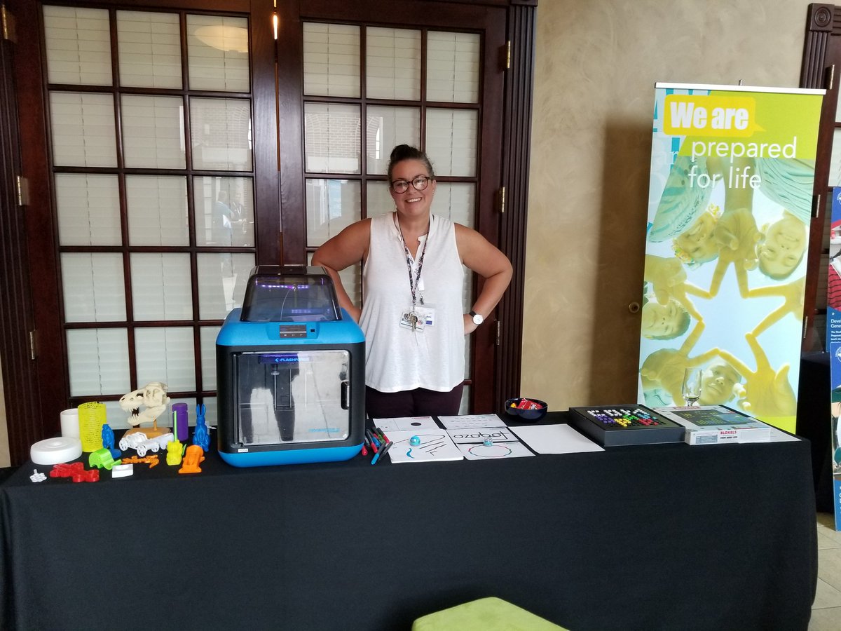 Rosemary_Edu's tweet photo. Excited to share all the great things happening in STEAM education at Hyde Park School with @jesshug5715 today at #Comspark_tech.
@IamCPS #IamCPS #CPSandMe https://t.co/cdaFe2XHZY