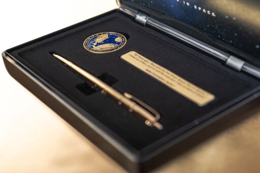 FisherPenCo's tweet image. INTRODUCING THE AG7-LE Limited Edition Apollo 7 50th Anniversary Gold Titanium Astronaut Space Pen &amp;amp; Coin Set #FisherSpacePen #50yearsinspace #anniversary #limitededition
