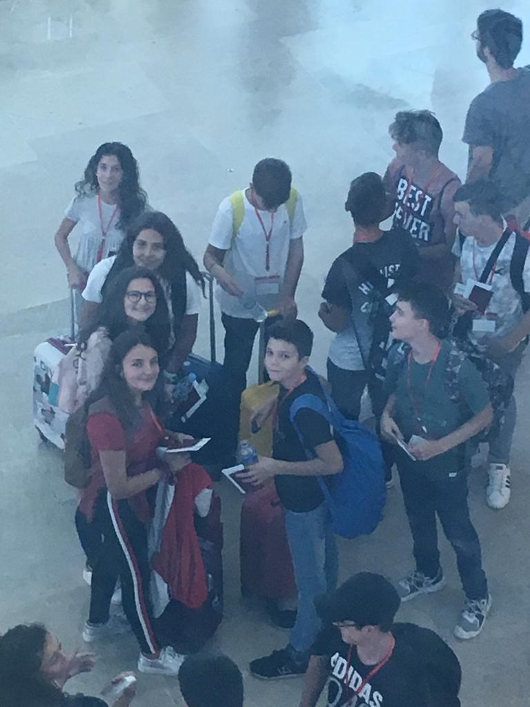 cole_sagrada's tweet photo. Alumnat i professorat del nostre centre i de @cmariaasunta ja estan camí d'Irlanda ☘️ Bon viatge! ✈️ Feliç estada! @puri310868 @RuizCliment @AngelSAFAM @neuetes6 @nandis_ma @SevalMajo @angel_chorda @ClariCristina @remecases @mjcanetgadea74 @Arenaten @pauandreu07 @begogras https://t.co/tCSeiZbjKP