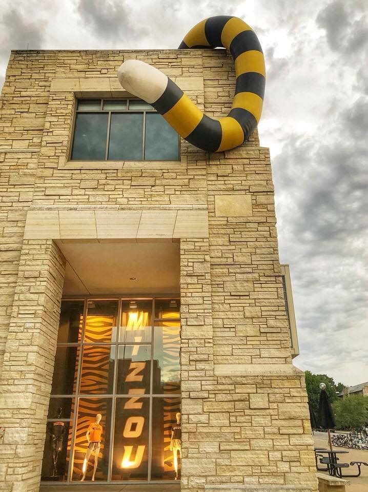 MizzouLife's tweet photo. Truman went missing off the Student Center roof.
#BadReasonsToCallBatman
P.S. We're joking. https://t.co/eUmXIKGtIF
