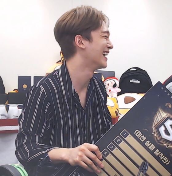 Pikuchen's tweet photo. Jongdae was literally the cutest baby boy and the most adorable precious sunshine throughout the broadcast seeing him happy and smiling so big like that makes me so happy as well, i'm crying he's so precious https://t.co/BWuUOycgy1