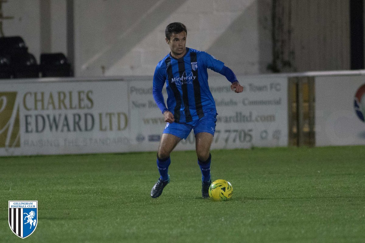 TheGillsFC's tweet image. 📸 A few snaps from last night's game against @FavershamTownFC at Salters Lane (1-3). 

Report &amp;gt;&amp;gt; bit.ly/2PMs8ot. #Gills 

@Brad989stevo @jd_rees @TomHadler1 @george5heminant @KentProImages