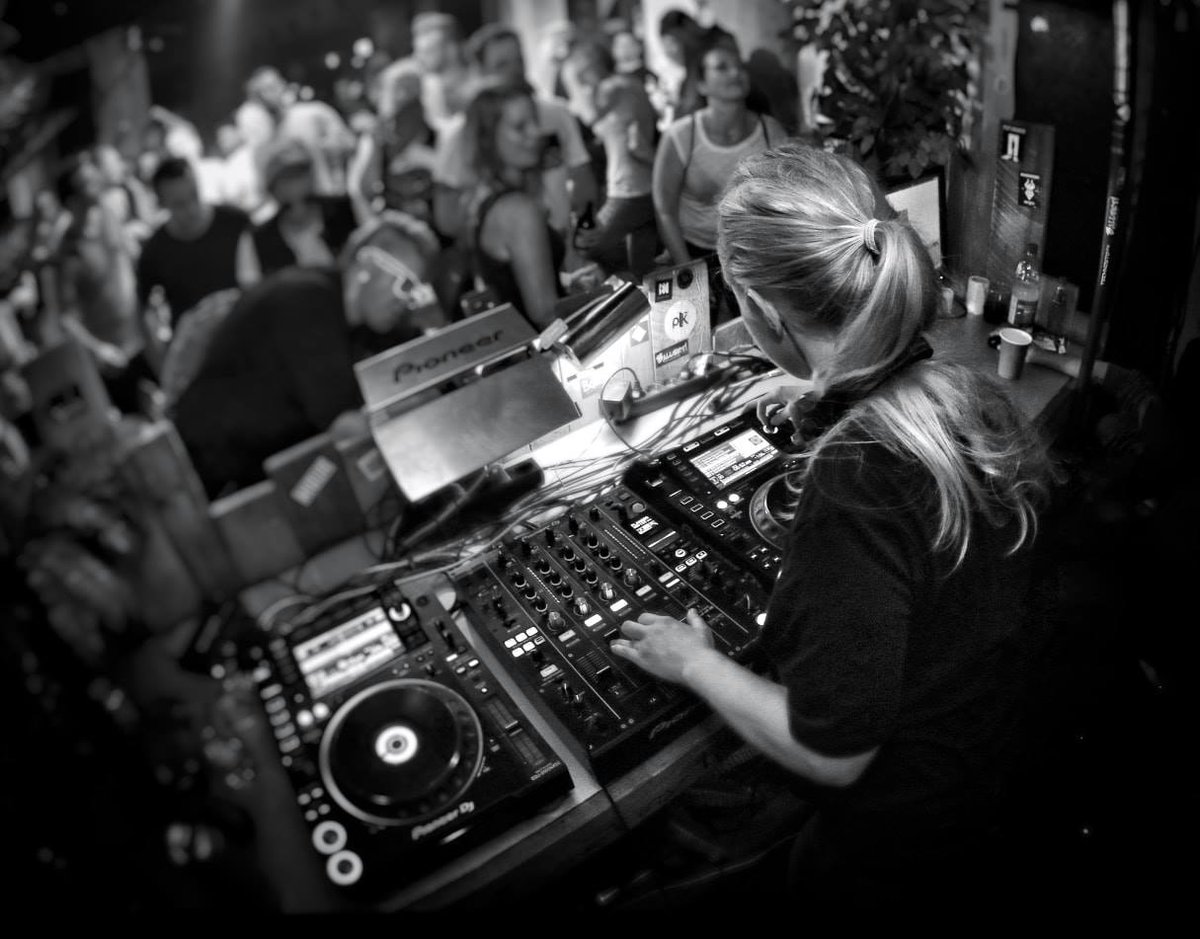 VanessaSukowski's tweet photo. Saturday at Kleiner Onkel Club Kassel 🖤 Thank You
#techno #ilovemyjob #onstage #clublife #technolifestyle #technodance #technoparty #technogirls #technogirl #technovibes #technolove #technogermany #technodj #technodjane #ravegirls #technofirst #technoonly #itsalltechno https://t.co/VX2jSVuzlZ
