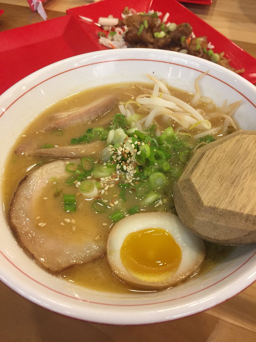 MarcReede's tweet photo. No biz trip to STL is complete without a perfect dinner with Qui Tran @PhoKingQui @NudoHouseSTL Thanks @dhMeyer. @AndrewZimmern chooses well. https://t.co/IyELfMkfbA