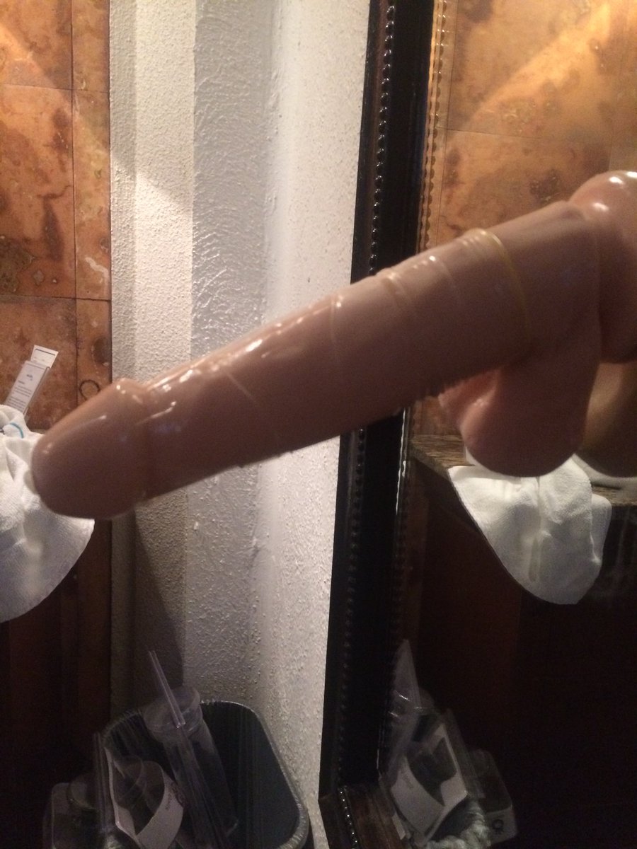 ViktoriaJolie's tweet photo. Mi nuevo juguetito de 25cm... para quien no me cree que soy Master en Pitos grandes y garganta profunda por igual.
RT y FAV y te envío el video por privado... sabes que yo si cumplo!
Y Veme gozar, moverme y gemir como una perrita en brama! https://t.co/Iu1IGgScDi