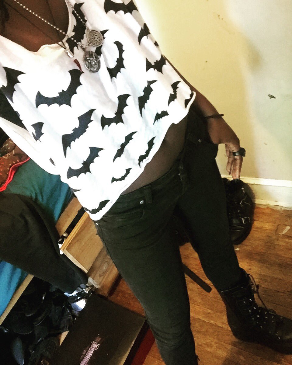 writingvampires's tweet photo. #ootd #gothtrash #gothgoth Bats ya’ll! https://t.co/X5BwUve4uy