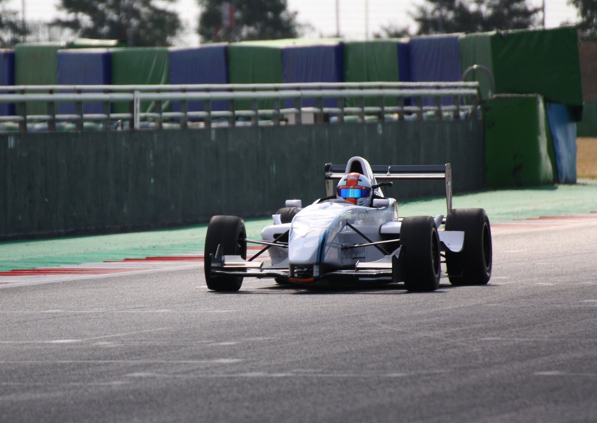 MagnyCoursTrack's tweet image. │#ROULAGE│

#LRS était de retour aujourd’hui avec les #Formule1 et les #FormuleRenault 🏎️ 😁