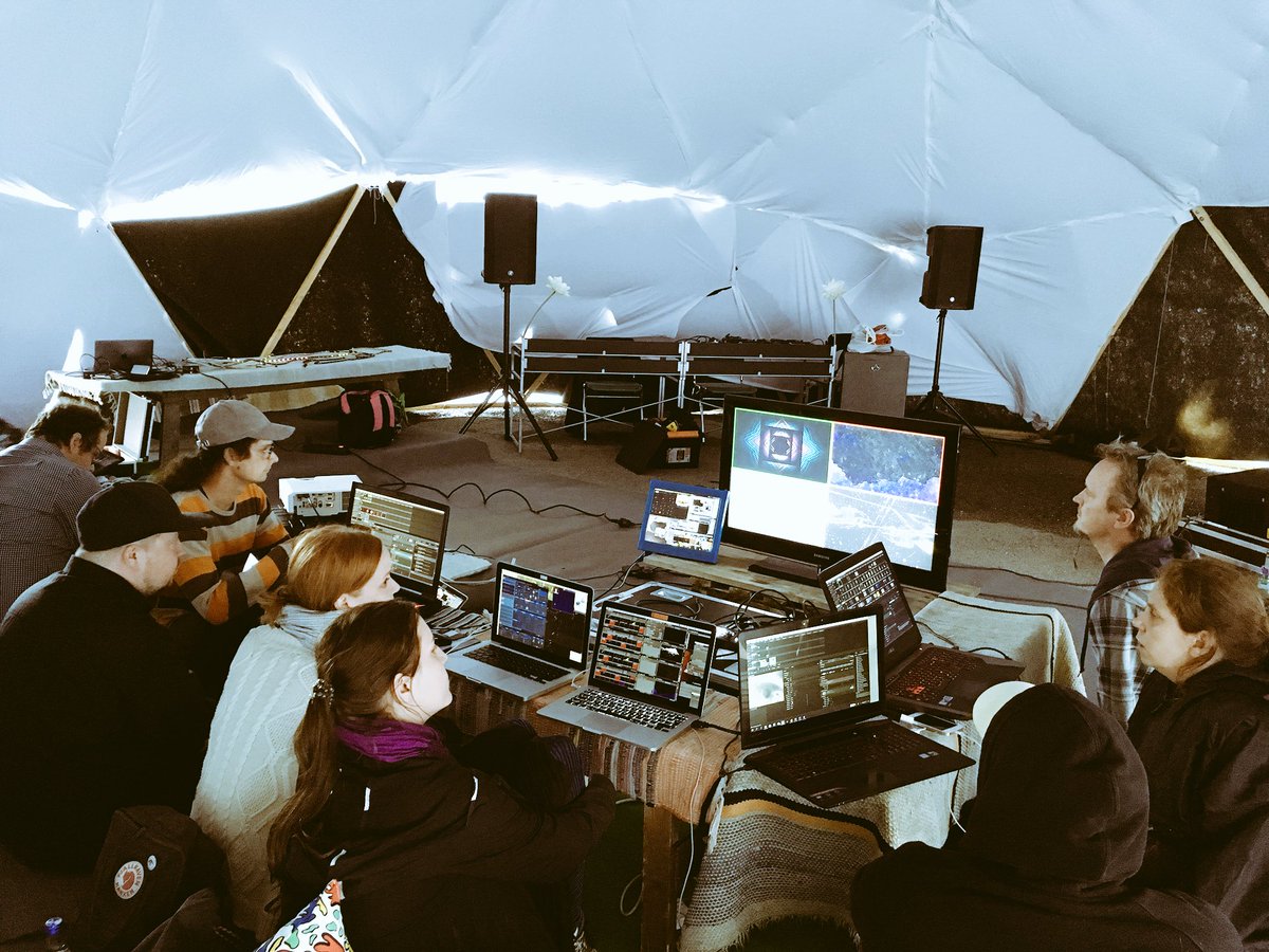 honkasanni's tweet photo. VJ workshop at Kääntöpöytä/Turntable. 🌞 #vj #kääntöpöytä #visuals #vdmx #resolume #helsinki https://t.co/XTgGqnc4XV