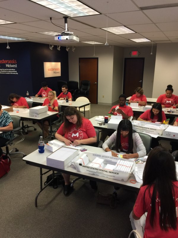 EasterSealsMW's tweet photo. A big thank you to our volunteers from @MaryvilleU for all of their help yesterday! #maryvillereachesout #mro2018 https://t.co/YnkQm3xxXw