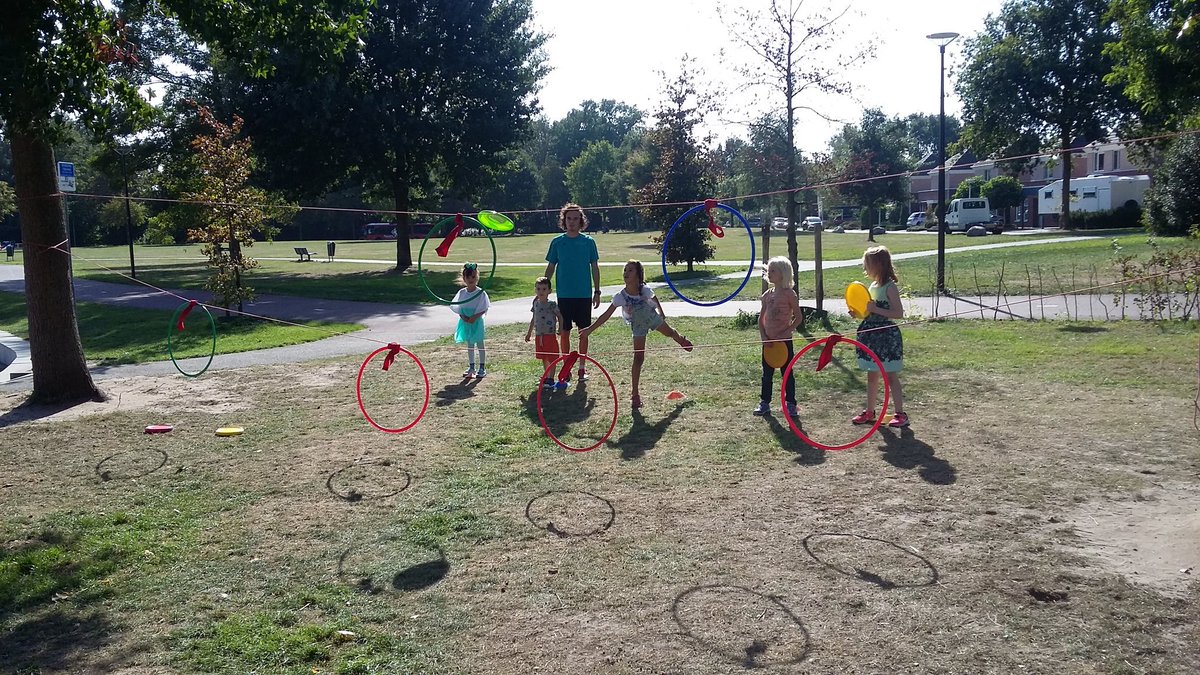 Frisbee en meer op Hatteler Plaza tijdens de Nationale Sportweek <a href="/krajiceknl/">Krajicek Foundation</a> <a href="/JCFoundation/">Johan Cruyff Foundation</a> <a href="/Sportaal053/">Sportaal</a> <a href="/WSEW053/">SportinEnschedeWest</a>