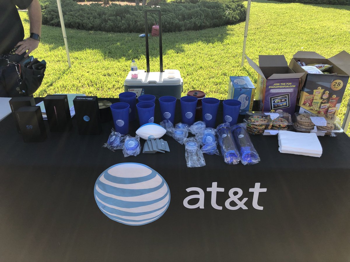PlantationXing's tweet photo. Only thing hot than the temperature is the sales #OneFLA https://t.co/wJrL1em0Wd