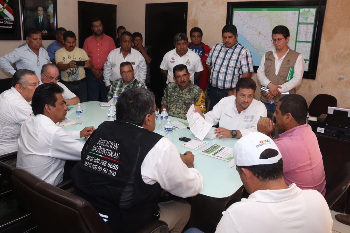MauricioLopezV's tweet photo. Hace un año revisaba escuelas dañadas en Chiapas y aquí volvió a temblar https://t.co/zlCcWkhR9G