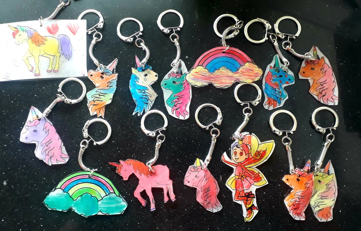 spoeliegrime's tweet image. #Unicornfeestje; #sleutelhangers maken van #Shrinkle materiaal dat in de #oven #krimpt.Lekker #creatief  met #Spoeliegrime #Lelystad #feest