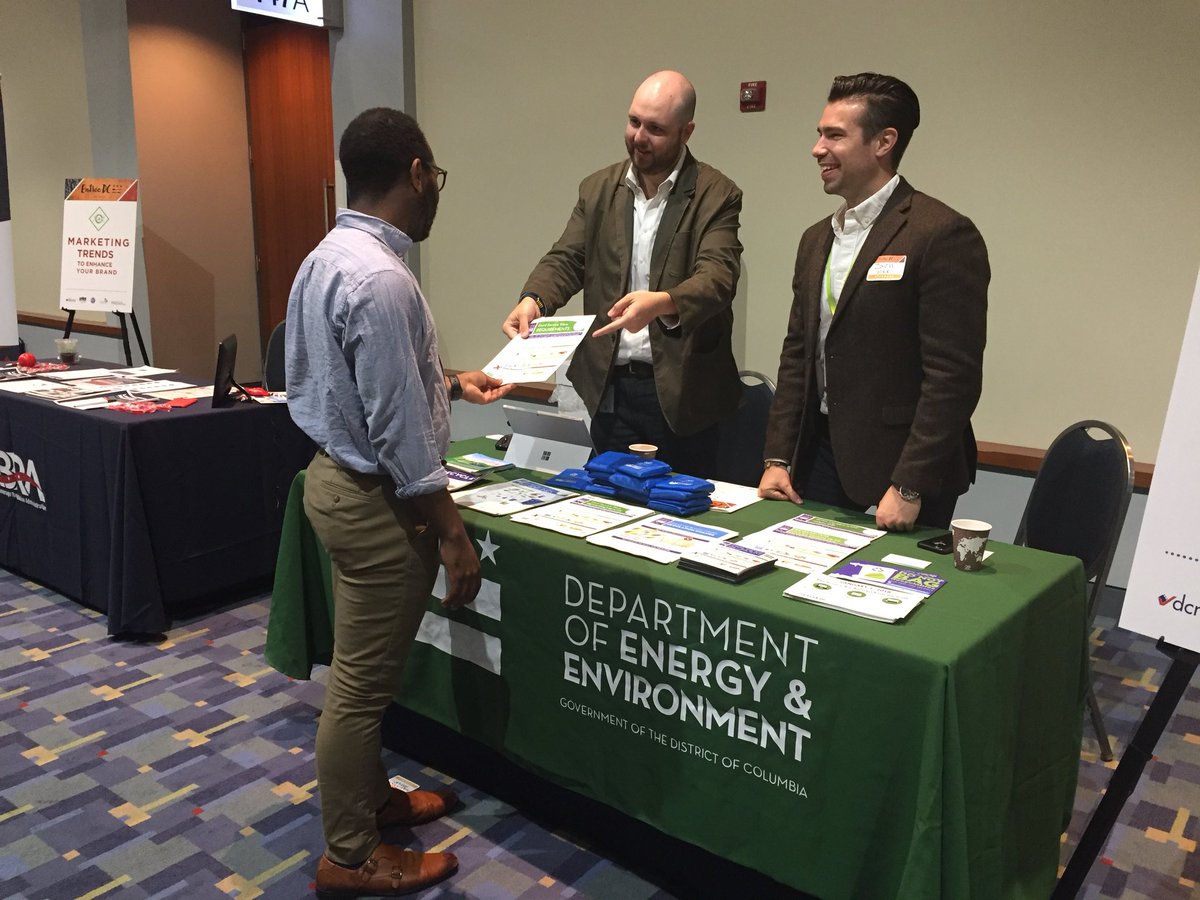 DOEE_DC's tweet photo. Our Enviornmental Protection Specialists checking in from @dcra’s #EntreeDC! Talking food serviceware requirements with local restaurants, caterers and food trucks. Read up on the Districts food serviceware regs here: https://t.co/Nr0UUoNENr #ZeroWasteDC #SustainableDC ♻️ https://t.co/YMCAGhSiZt