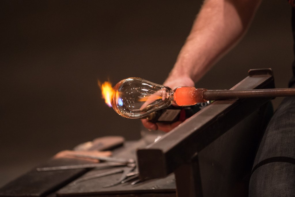 Next month join <a href="/UrbanGlass/">UrbanGlass</a> for #MysteryGlass on October 10 from 7-9 PM in its stunning glass studios! Featuring @brooklyngin cocktails, a mysterious palm reader and feats of glassblowing sure to awe and amaze by @Fredini. Head to bit.ly/2QAmDul for tickets!