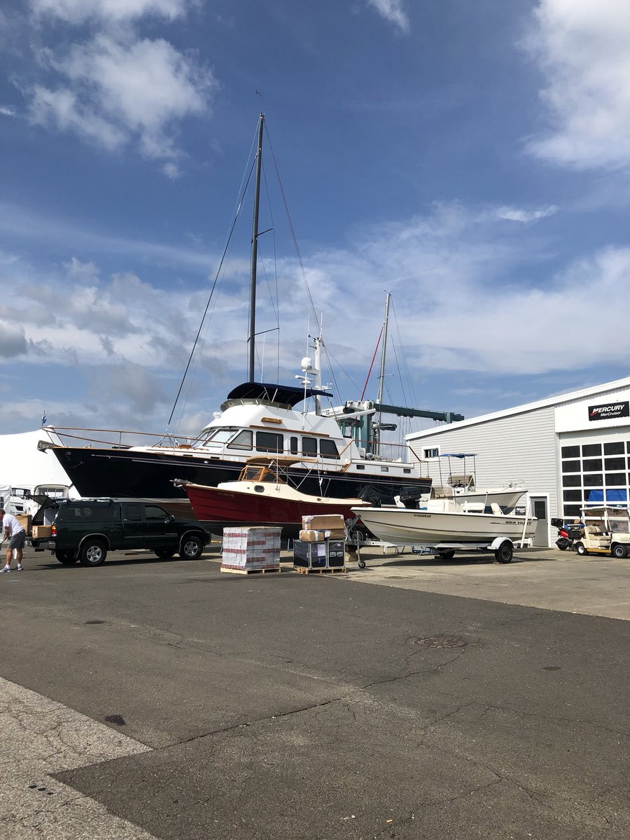 AlexaNFarrell's tweet photo. I’ll take 5 please! Today we are at the @NorwalkBoatShow ! This means we get another three months of summer right? @News12CT @News12CTDesk1 https://t.co/YvQShVTzTV