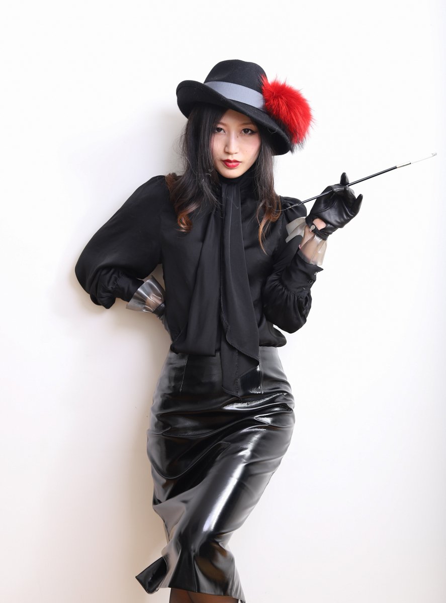 ZorikaZr's tweet photo. Some more pics from our shoot with German @macrotopic  studios #Fashion #model #AdaLam #LFW #London. Two shots of our jackets in #luxury fabrics &amp; also hats, one of our assymetric trilbies with Agnelle gloves, and one of a Norman Young #1950s original gown #vintage #retro #1940s https://t.co/edqBo11Uxo