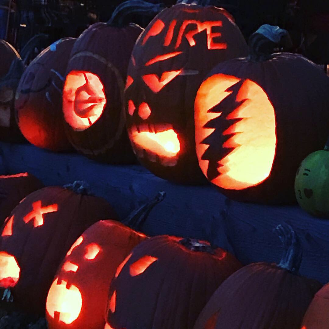 empirebrew's tweet photo. Beer pairing, pumpkin carving, keg toss, brat eating contest and plenty of fall BEER! It’s Oktoberfest this weekend at the #FarmBrewery! Friday #beerpairing tix at @CNYTIX, free family fun all Saturday 🍁 https://t.co/kudWajT5IA
