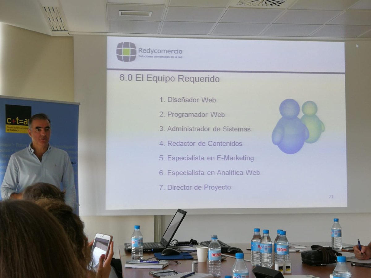 beacolado's tweet photo. Éste es el equipo necesario para una buena estrategia de #MarketingDigital según @fabio_castaneda. En la mayoría de los casos, los profesionales de #comunicación tenemos que asumir varias de estas funciones
#CTAdircom #estrategiadigital #mkt #comunicaciónonline #onlinemk https://t.co/SpUA6uAc9T