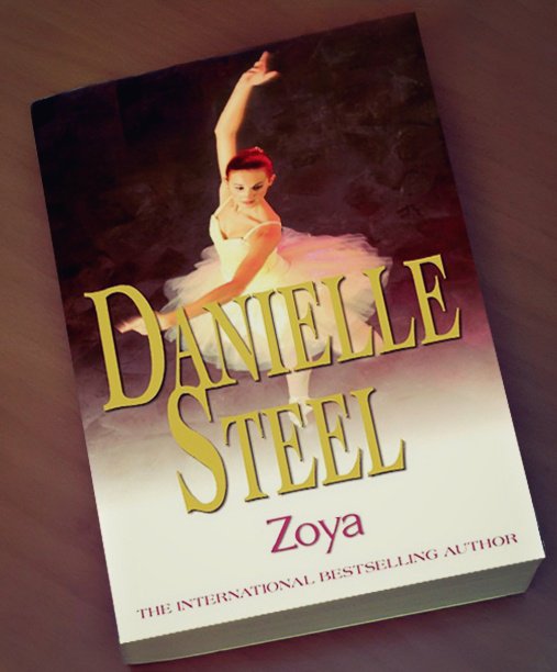 زويـا [مترجمة] دانيال ستيل
رواية واقعية.. تتناول حياة الكونتيسة الروسية "زويا أوسيوف" التي افقدتها الثورة البلشفية كل شيء.. لتصبح لاجئة في باريس.. تلتحق بفرقة الباليه الروسي هناك.. وتعيش فقر وجوع ، ألم فقد وتداول أيام.
واحدة من أجمل الروايات الجديرة بالقراءة ، والكثير من التأمُل.