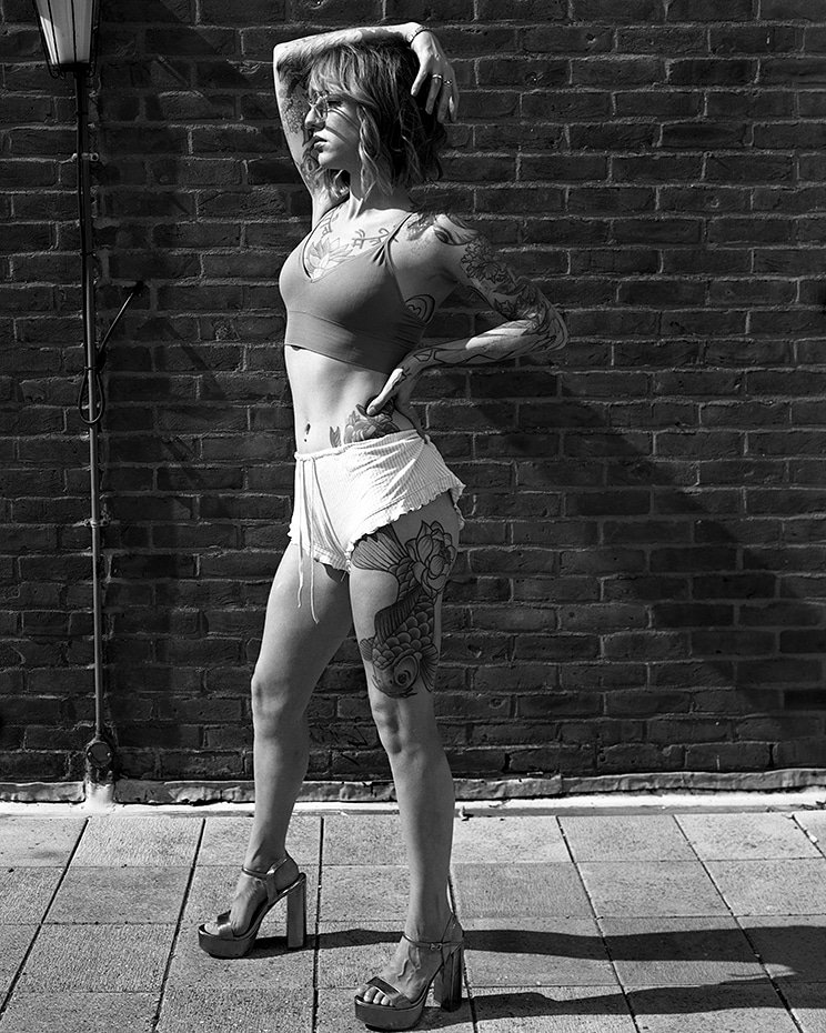 keithmoss's tweet photo. Here's another great photo of the delectable YO @loveyohair from the shoot we did togther on a rooftop in #hove. camera: @intrepidcameraco 5x4 mk 3. Film @ilfordphoto #hp5. #notretouched @yoalexiakruiz #largeformatphotography #beleveinfilm #ishootfilm #keepfilmalive #monochrome https://t.co/WrADU6pVGB