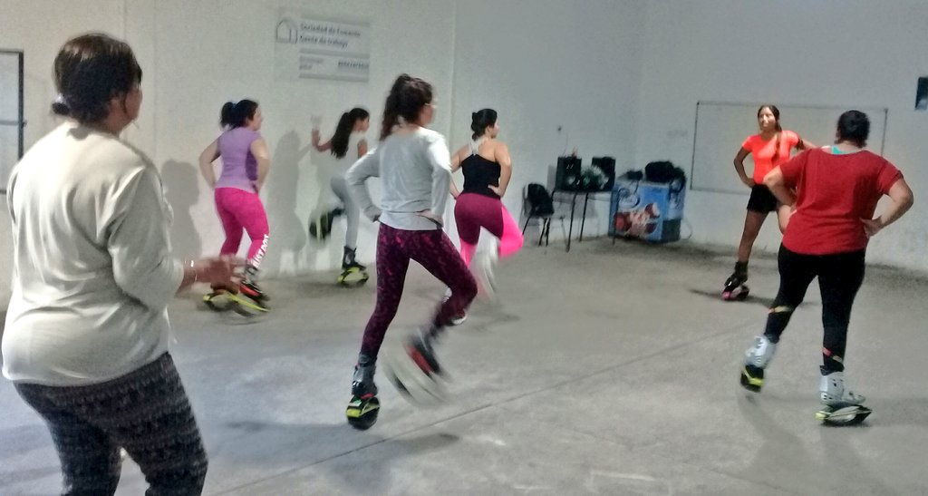 Cris_Aldeco's tweet photo. ✔🏅KANGOO JUMP 🏅✔
la disciplina protagonista de ayer !!!
Clase genial !!!
No te quedes en casa, que la TV no te consuma tiempo, invertilo acá ... VENÍ
TODOS LOS LUNES Y VIERNES 18HS
#Bailamos #Ejercitamos #NosDistraemos
Prof. Maru 🎉📣🔊 @MuniBerazategui https://t.co/1UDIchexxu