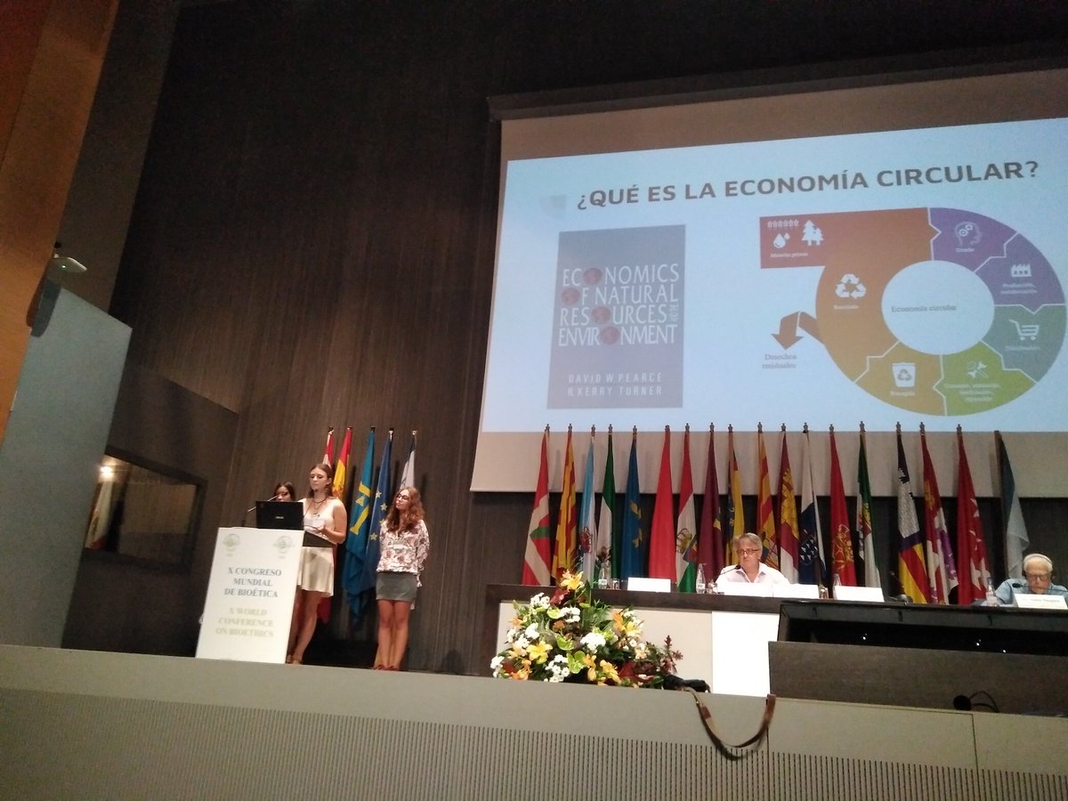 CiberXcmb's tweet photo. Intervenciones de los jóvenes del programa pedagógico de la #SIBI mucho para reflexionar...¿Profesionales de futuro? Claros defensores del medioambiente desde cuales quiera que sean los estudios que elijan #XCMB @DesdeLaCorolla https://t.co/l5GiekTeoM