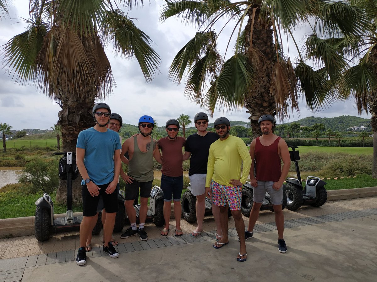 Un cumpleaños más que pudimos celebrar encima de un Segway, ¡qué bien ser el regalo!😉🎂🎁

#sitges #segwaytour #sitgestours #birthdayactivities