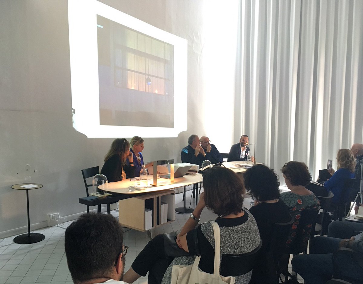 All'Esprit Nouveau alla conferenza stampa della Bologna Design Week 2108.
Dal 25 al 29 settembre ci saremo anche noi, a Palazzo Isolani e non solo, non mancate!
Info sulle iniziative su archibo.it e bolognadesignweek.com