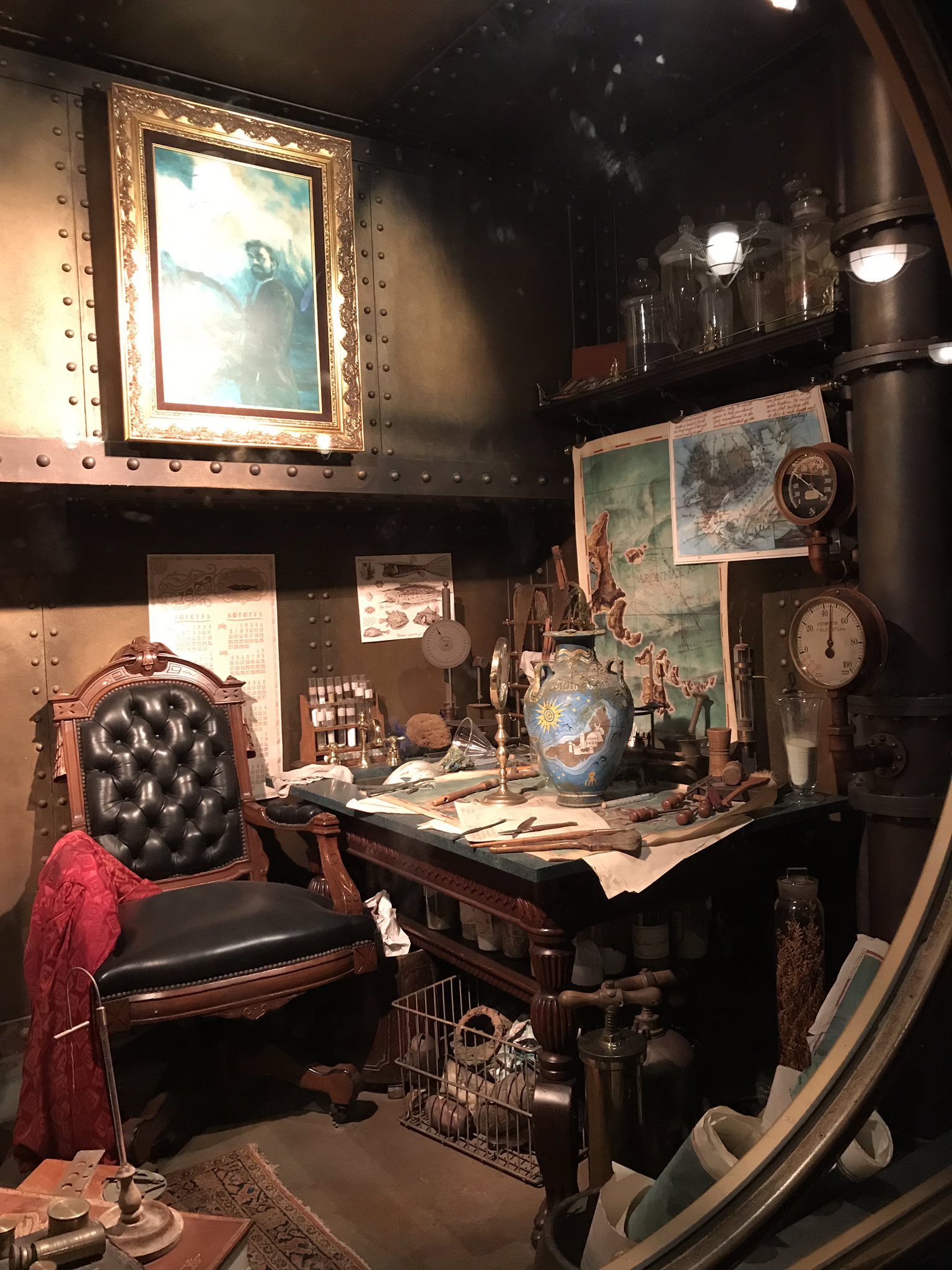 Choco Choco 4 8 5 15ミニチュア写真の世界展 在 Twitter 上 一人でディズニーシー ネモ船長の研究室がカッコよすぎる ディズニーシー 海底2万マイル T Co Lh9pburrck Twitter