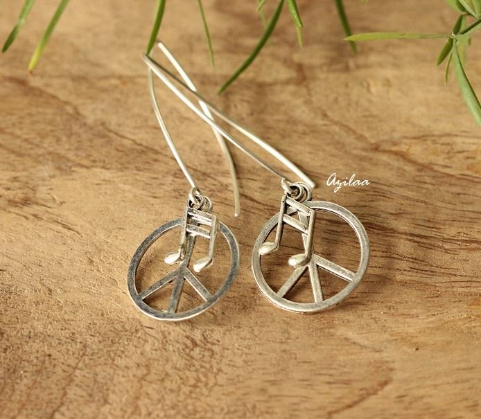 MyAzilaa's tweet photo. You've been looking around for peace within, but haven't found yet. Here is the simple way to keep yourself calm with is peace-themed #jewellery which will help you achieve one, irrationally. 
Explore at https://t.co/6vHsfgJnoB. #myazilaa #azilaa #earrings #pendants 💗❣️ https://t.co/VAYHEi5mCM