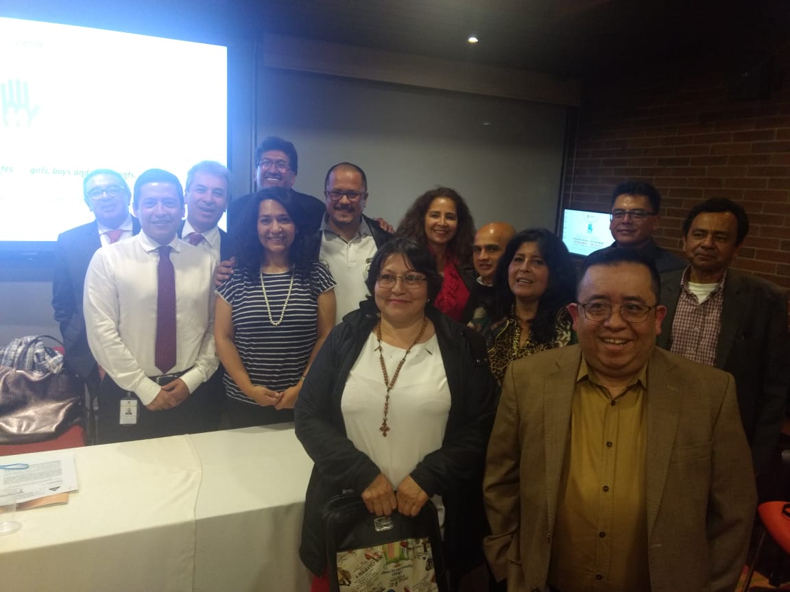 usctrab's tweet photo. Positiva reunión de las organizaciones sindicales con la Dra @puentesclau secretaria de educación de Bogotá. Nuestro presidente @fagaro2001 ratificó la necesidad de garantizar los derechos sindicales con equidad para un verdadero diálogo social como fuente del bienestar laboral https://t.co/kkcsmBdzU5