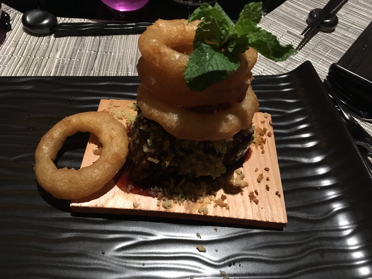 carly_hal's tweet photo. My favourite restaurant at sea #tamarind @HALcruises @CLIAUK #choosecruise. Managed to sneak in a dinner there for agent partners and @aaron_hal_sbn https://t.co/sMPRqxo9WW
