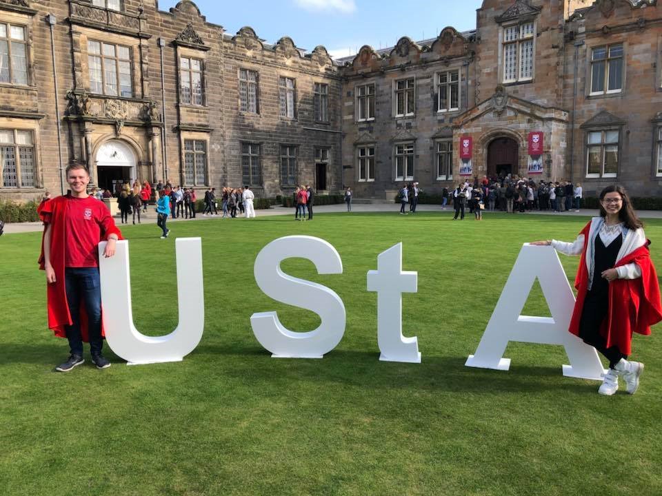 University ответ cambridge. Сент-Эндрюсский университет в Шотландии. Университет Святого Эндрю. Сент Эндрюс Шотландия. Сент-Эндрюсский университет университеты Шотландии.