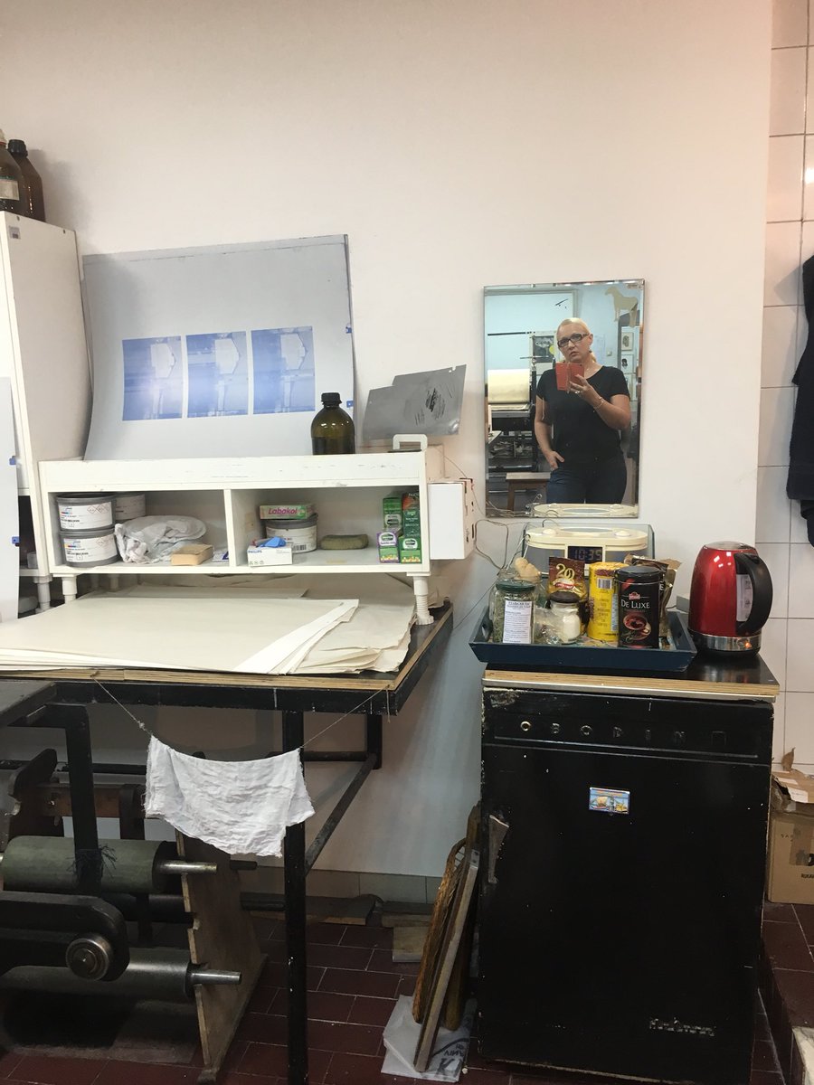 nina_todorovic's tweet image. Počinjemo štampu
#CentarZaGrafikuFLU 
#BeogradskiSusreti

@nina_todorovic 
#ArchitectureOfMemory
#LifesAGlitch
#CMYK
#lithography 
#Art