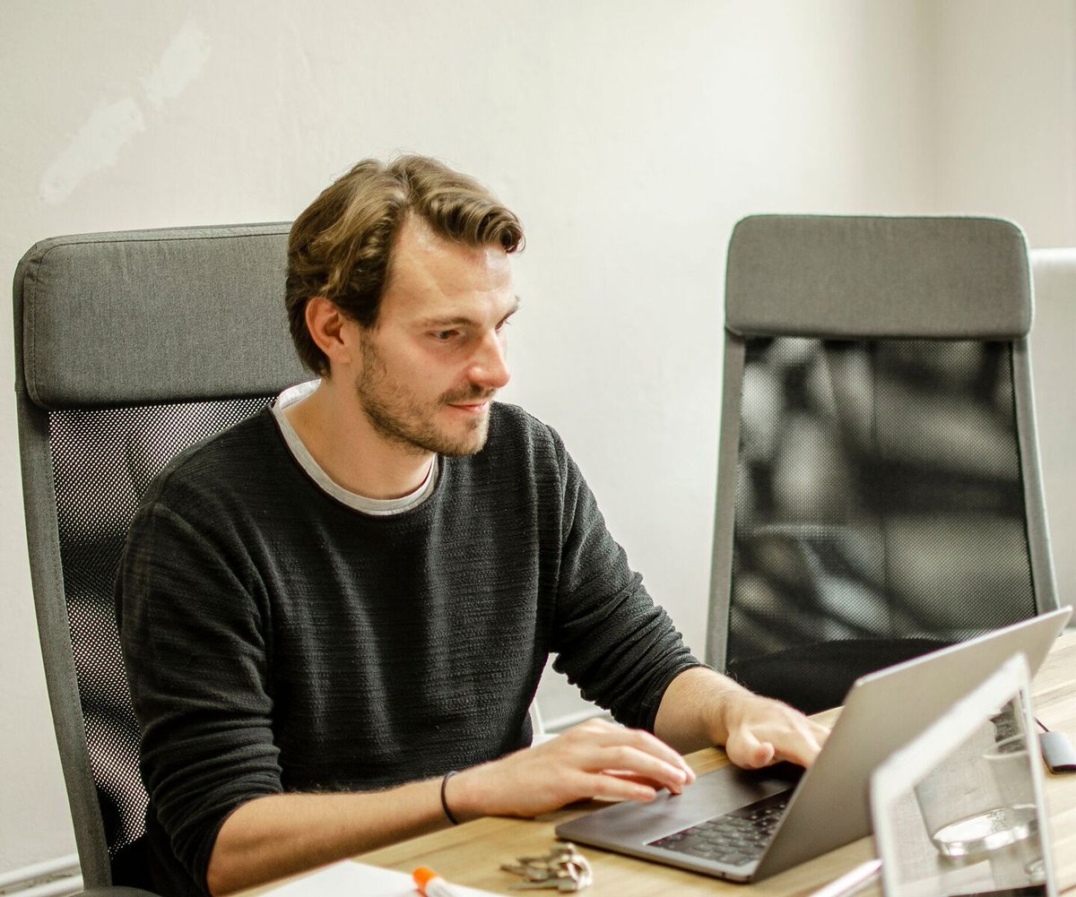 omniusHQ's tweet photo. 🤝 #MeetTheTeam 🤝
👋Thomas Hauschild, @_hauschild ,#VPProduct
💡'Our #insurance audience is pretty reluctant to deviation, as the majority can be considered "laggards", yet they love window shopping.'
🤪 Has a cat called Simba 🐱
#omniusInsight #InsurTech #Startup https://t.co/e48WR1cIO9