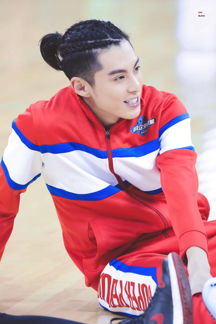RealChrisBower's tweet photo. #DylanWang #王鹤棣 https://t.co/ROEM92ciNA