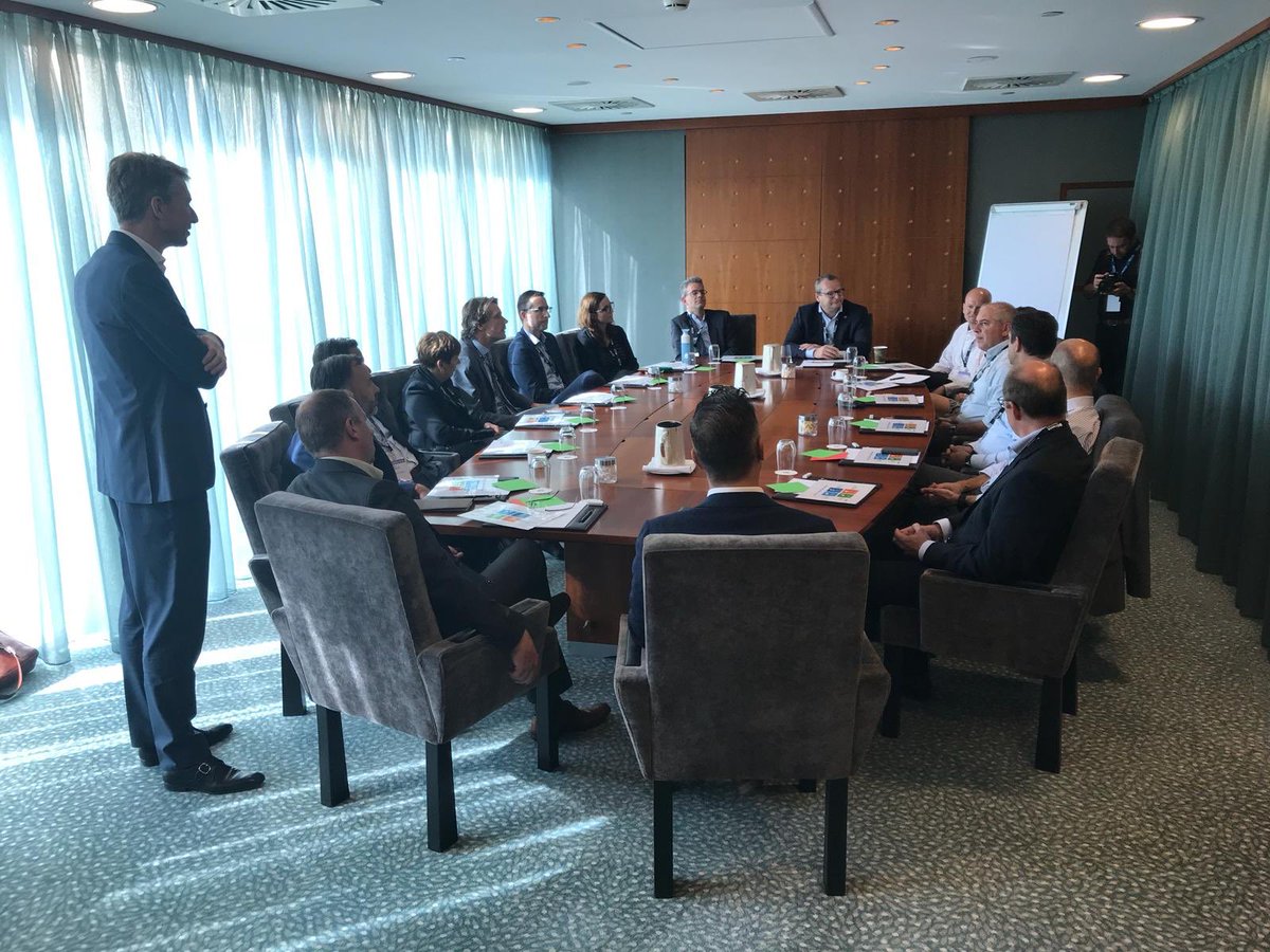 Just finished a boardroom session at ⁦@Gartner CIO Executive Summit in Amsterdam. Great show up for ⁦<a href="/Mendix/">Mendix - Build excellent apps</a>⁩ session. Lively discussion about clock-speed IT.