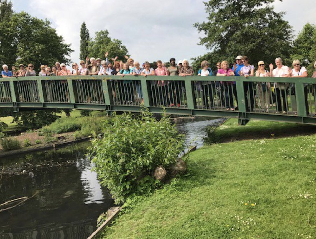 SuttonCouncil's tweet photo. Enjoy walking and socialising? Then Melanie's Walks by @MelanieNunzet are perfect for you! Meet outside St. Mary's Church (SM6 7NJ) in @beddington_park 10am each Friday and enjoy a beautiful hour long walk around the park and surrounding areas πΆββοΈπΆββοΈπΌ#TakePartTakePride https://t.co/BQ2xYbf5fc
