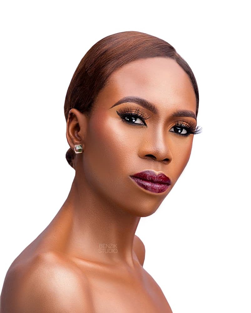 glowria_oficial's tweet photo. Regrann from @glorialisis - THE SLEEK MODEL SERIES!
_____________________________
Amazing Team
Muse: @glorialisis
Makeup: @d_and_bpro
Hair: @d_and_b_wigs
Photography: @benzikstudio
@lamodemag
_______________________________
#benzikstudio #glorialisis https://t.co/RC3SYTiuCW