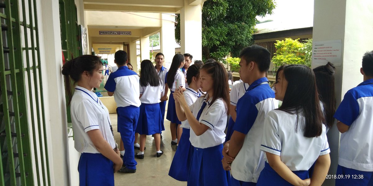 TeacherMAJ's tweet photo. My ABM Grade 11 students doing #flipgrid #FlipgridFever Sharing their individual insights of their chosen #advocacy, their role and future programs/activities #ACSHS #abm1103 https://t.co/eK2zuannul