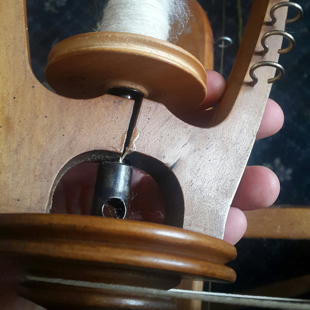 Nooo!! Day 3 as a self-employed spinner and I've broken my only flyer! Was obviously glued by a previous owner but still... Huff! Seconds after I lovingly oiled everything too! Got to laugh about these things eh? 😅