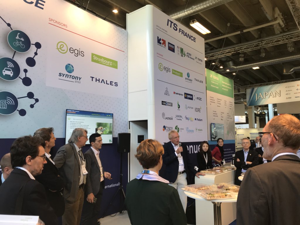 AmalBoutayeb's tweet photo. Quelques mots sur la démarche #FrenchMobility du Ministère chargé des Transports sur le stand #ITSFRANCE au #ITSWC18. Hâte d’en savoir plus! https://t.co/tkneGQwFy0