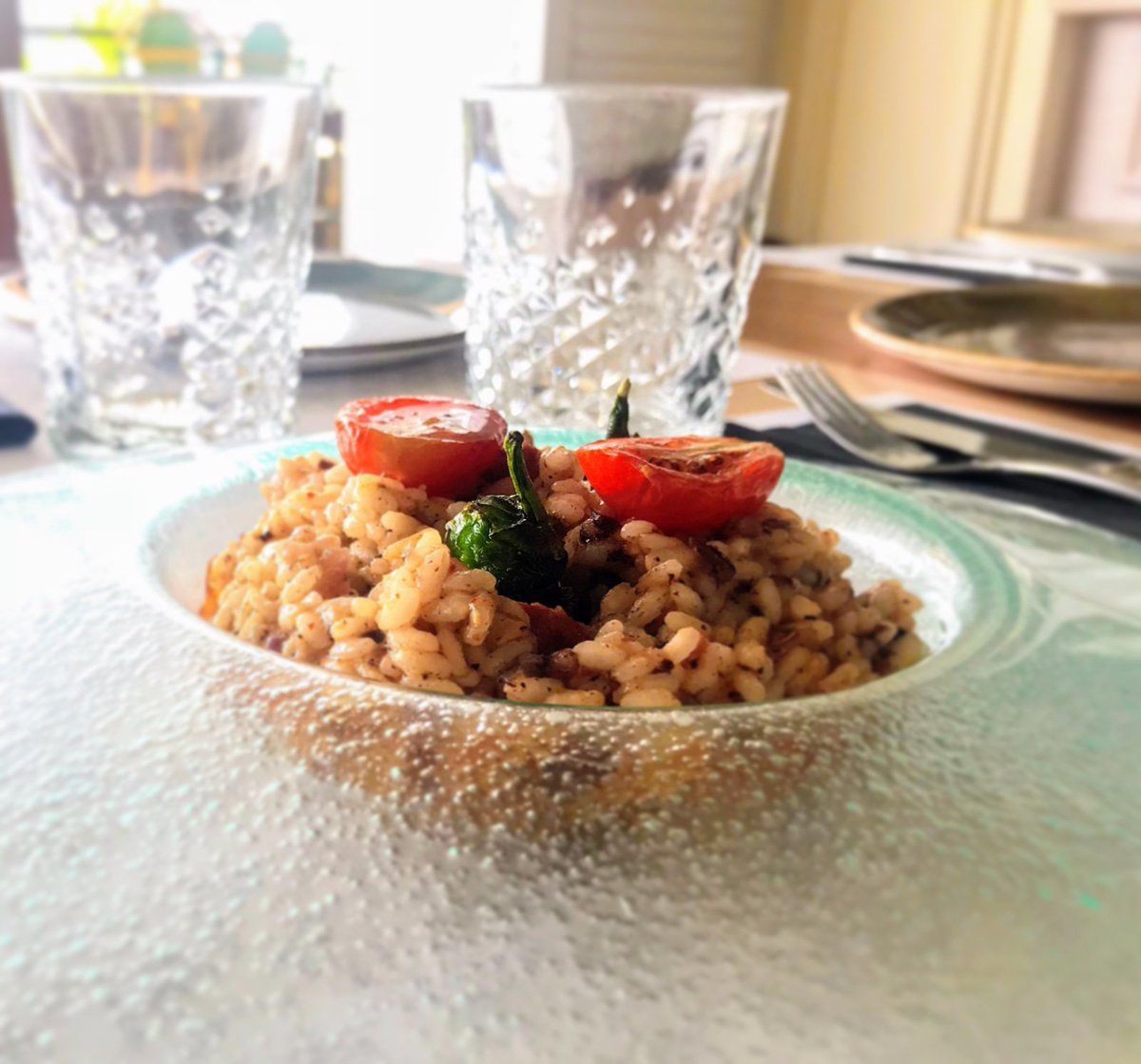 #Manso ha preparado #Arroz meloso de #morcilla y #chorizo #ibérco con tomate cherry deshidratado y #pimientos de padrón como #PlatodelDía.
Reservas@mansolaspalmas.com 
928 367 450 / 648 233 361
*Aceptamos ticket #restaurante.

#ComidaAnimada #MúsicaSabrosa
#LasPalmas #ZonaTriana