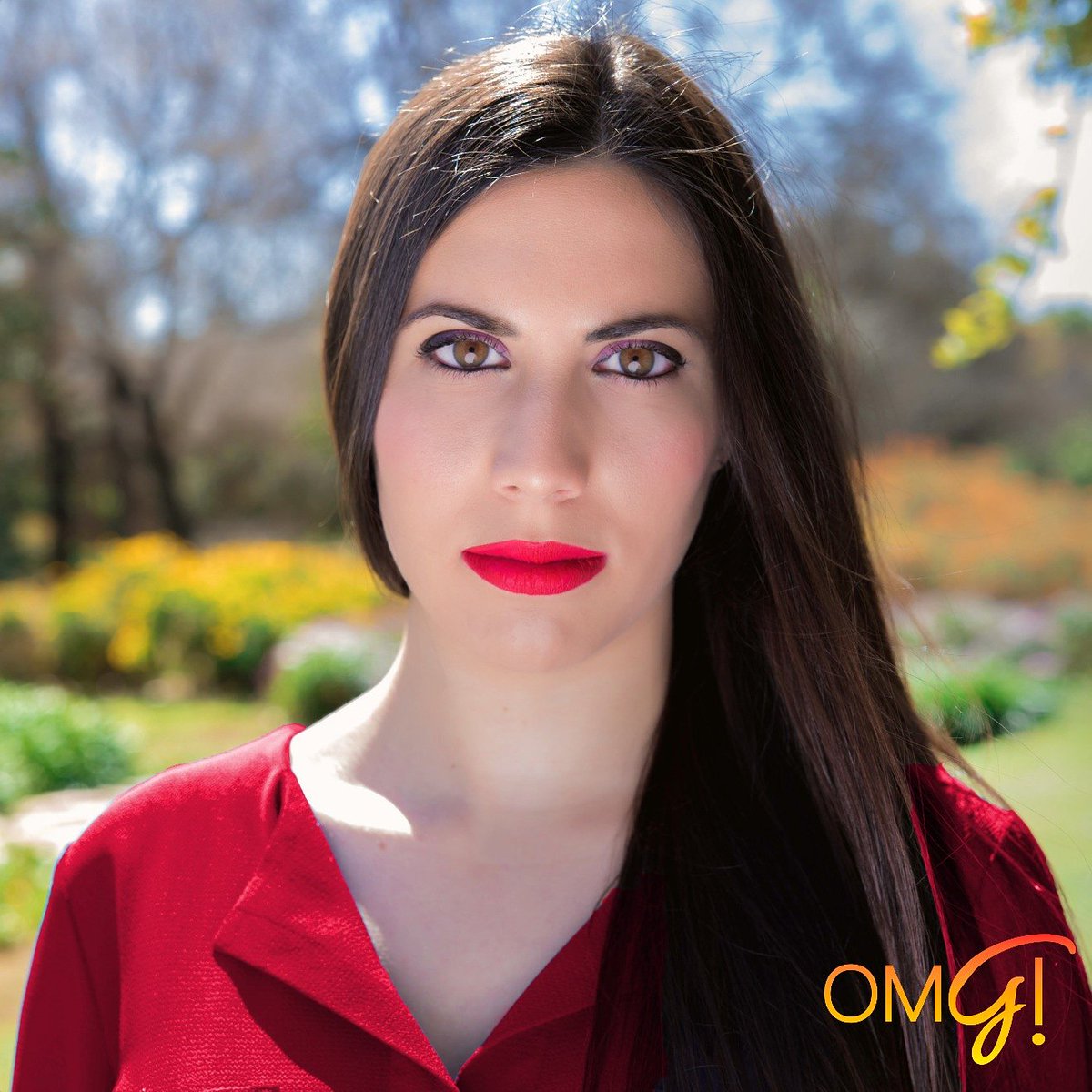 🔥 Ella es Marina Duarte, empresaria y fundadora de @makeitblue1, miembro de la agrupación #White&amp;Blue, con su registro contralto y su preciosa voz estrena la presentación del grupo.
#gospel #gospelSevilla #sevilla #mairena