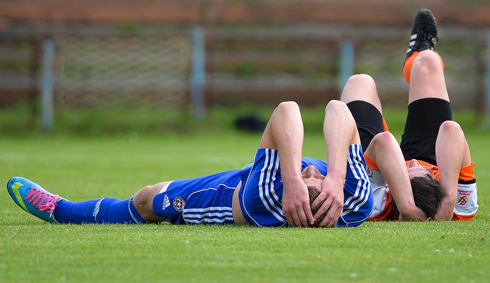 Sjokkerende hodeskader! Hjernerystelse-ta en vil hvis du er i tvil! m.youtube.com/watch?v=zKWqEW… sjekk retningslinjene: skadefri.no/kroppsdeler/ho…