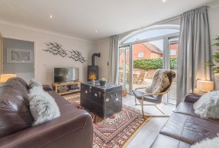 vstnorthnorfolk's tweet photo. Fancy winning a weekend in a luxury cottage in wonderful Wells-next-the-Sea? There's still time to enter our free prize draw with @NorfolkHideaway which closes on 30 September. Enter here: https://t.co/AlmFF8rXlF #NorthNorfolkNaturally https://t.co/vGky3eO97Y
