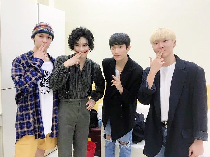 soompi's tweet photo. #SEVENTEEN's Vernon, DK, And Seungkwan Show Their Support For #EXO's Suho At His Musical https://t.co/mmxtl3g29Z https://t.co/FSYfVKRDIW