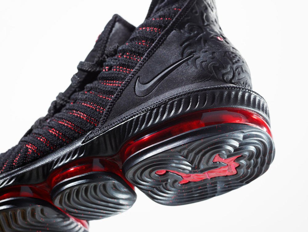 nike lebron shoes 2018